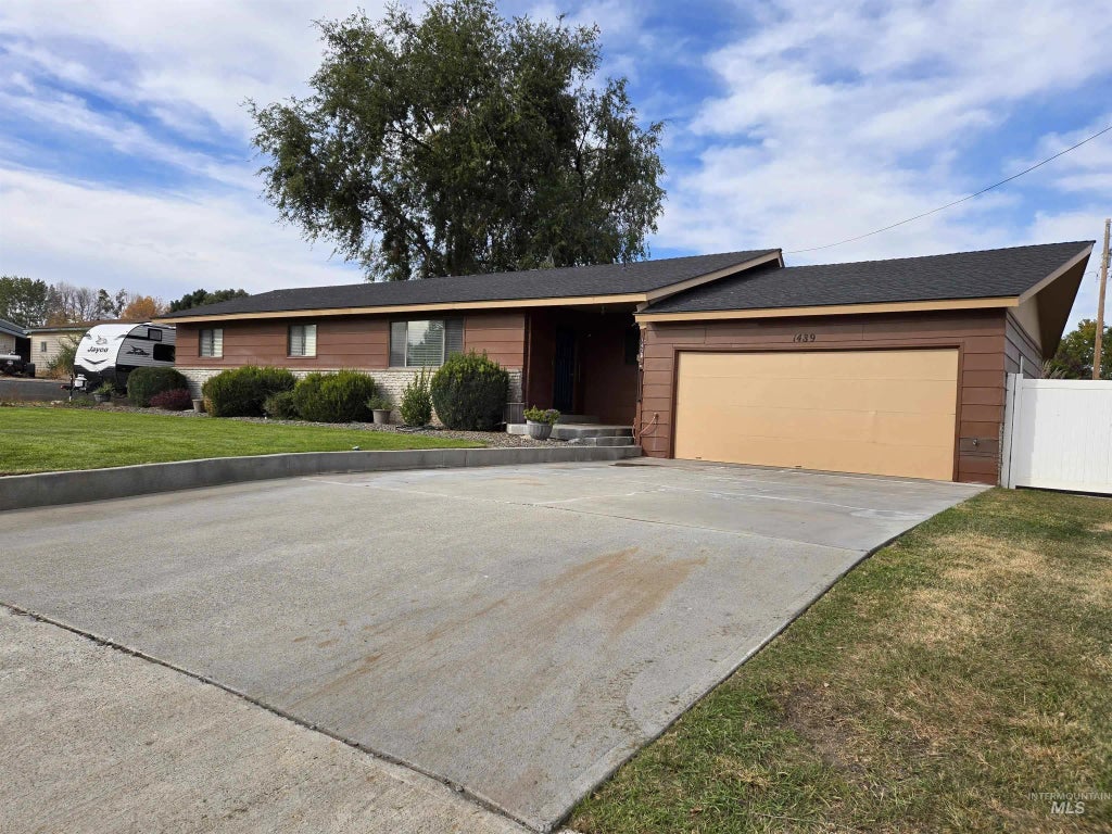 1439 Hunter Ln, Ontario