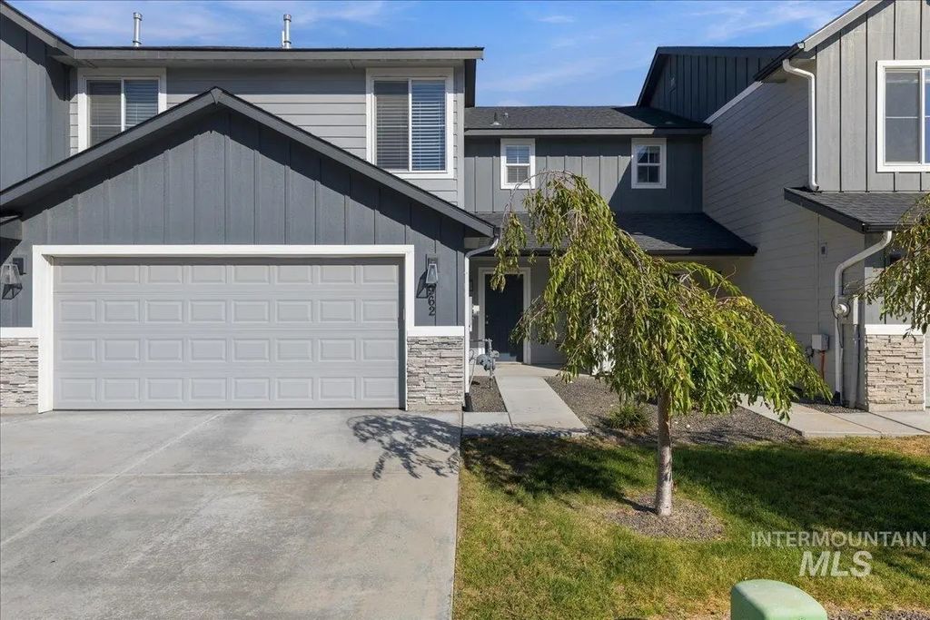 962 W Woodpine St, Meridian