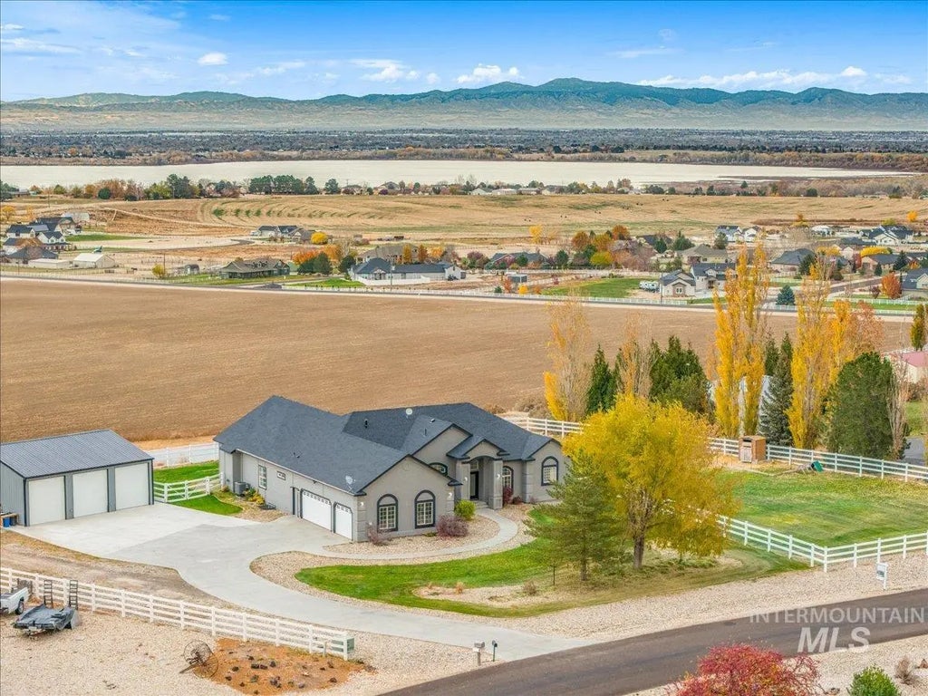 13228 Crescent Dr, Nampa