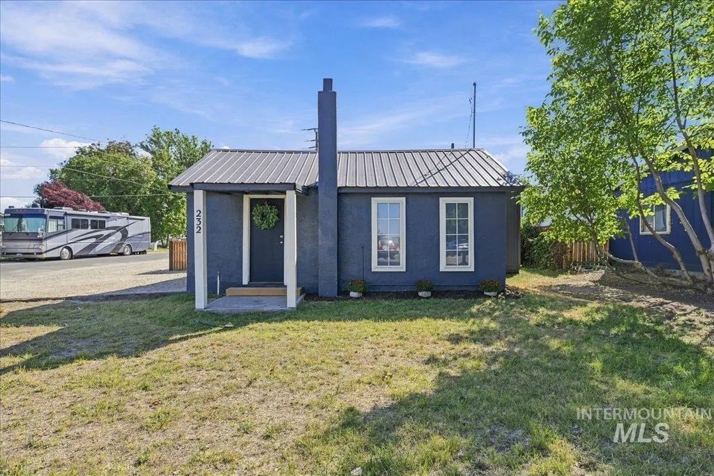 232 E Montana Ave, Homedale