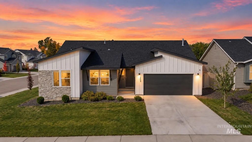 2909 N Mountain Lake Ave, Star