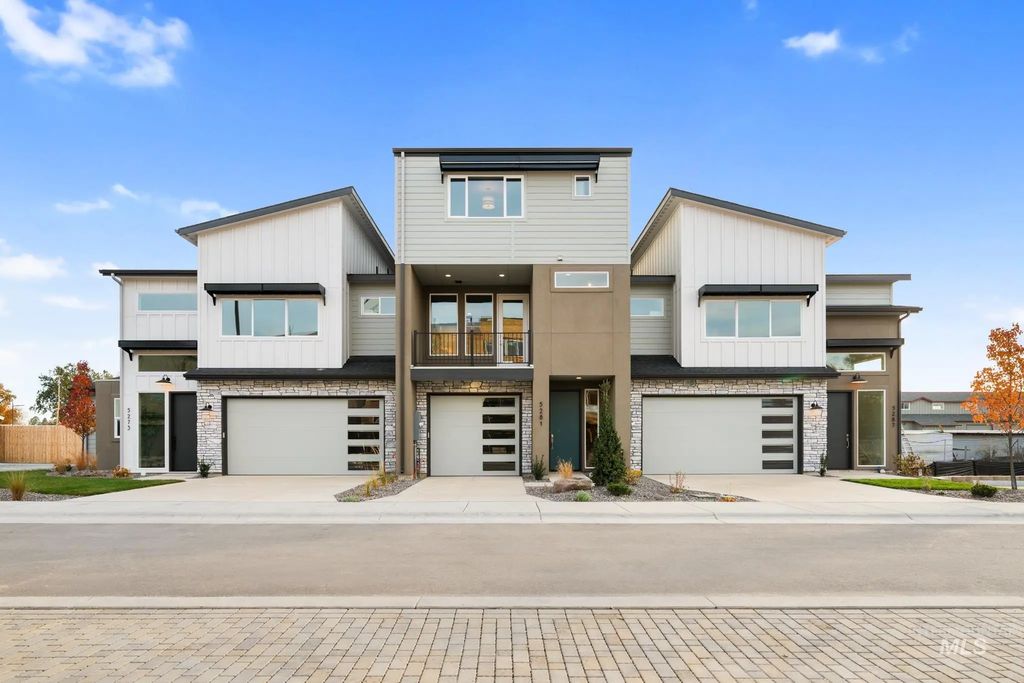 5281 N River Water Lane, Garden City