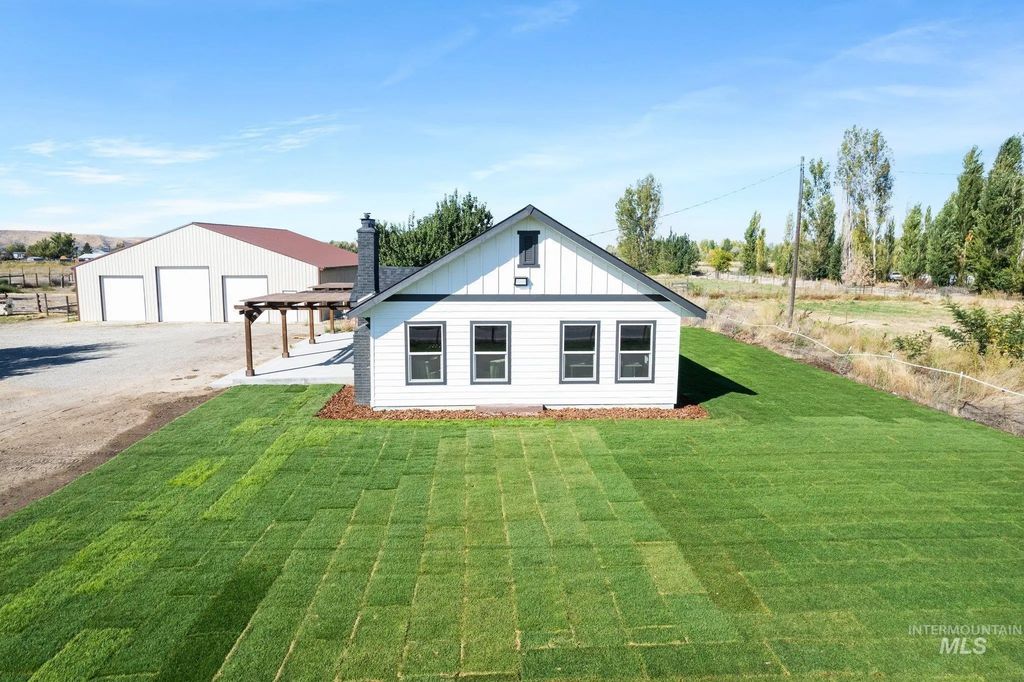 1111 Airport, Emmett