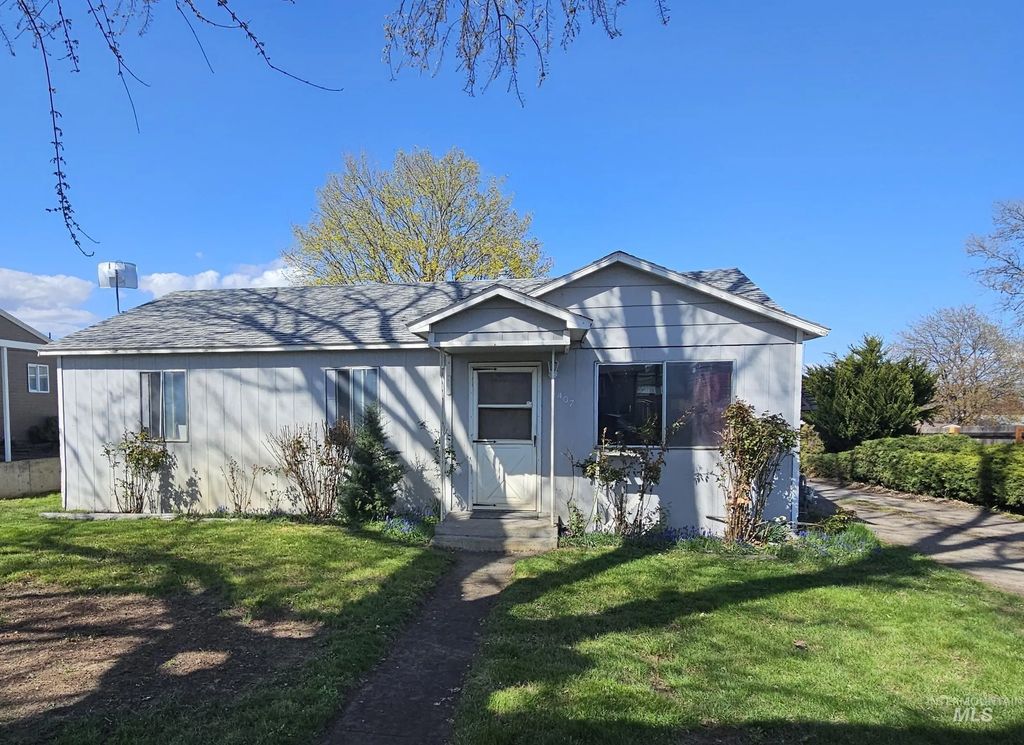 1407 & 1407 1/2 Burrell Ave, Lewiston