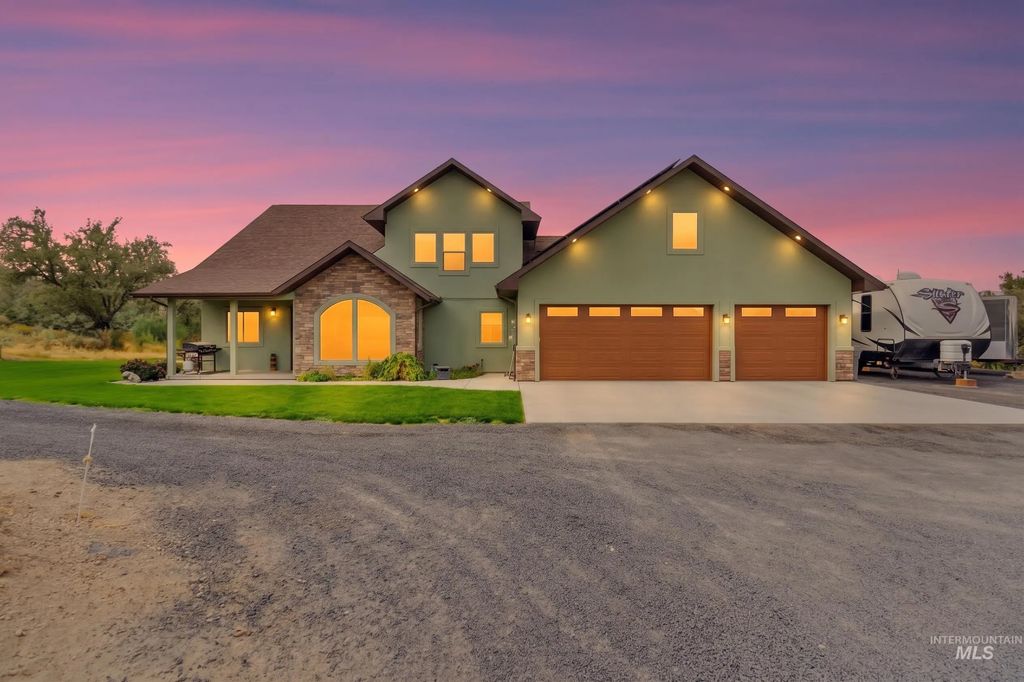 1481 Valley Steppe Dr, Buhl