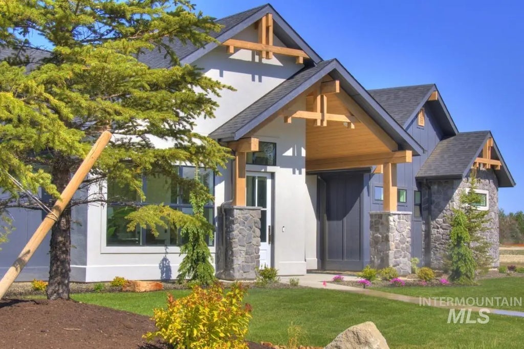 555 Century Ave, Middleton