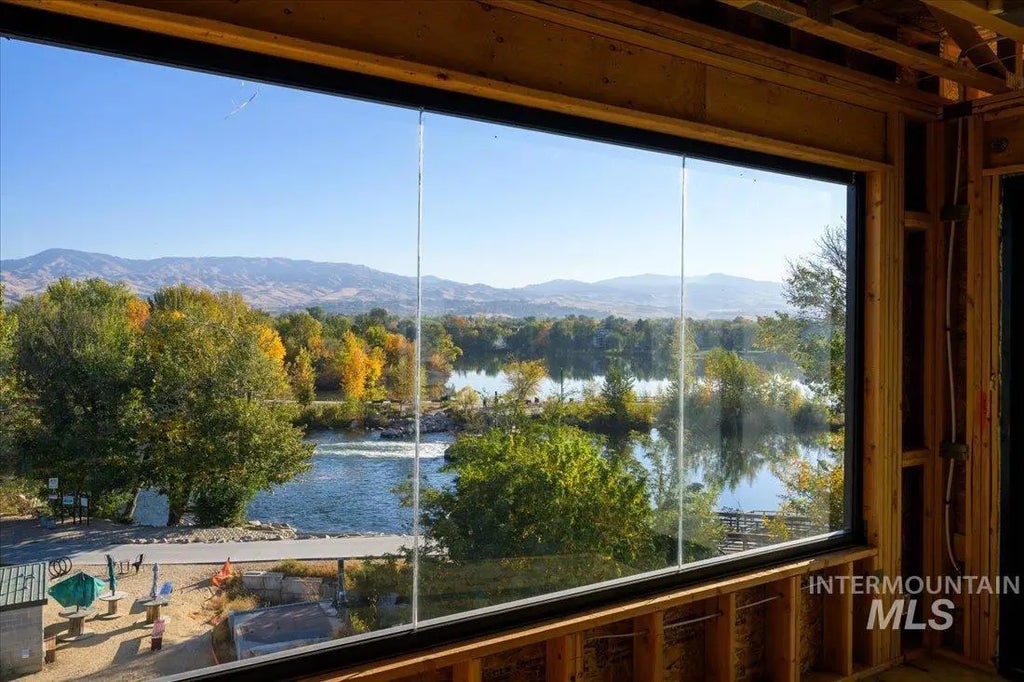 376 E Palapa Lane, Garden City