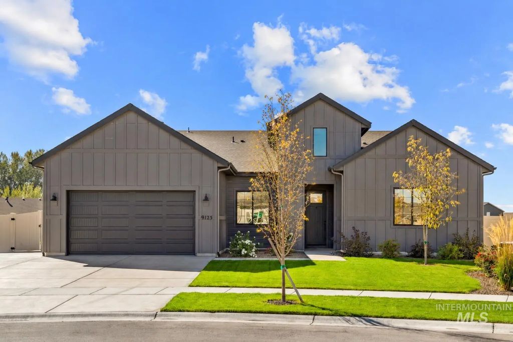 9125 W Purple Martin Street, Star