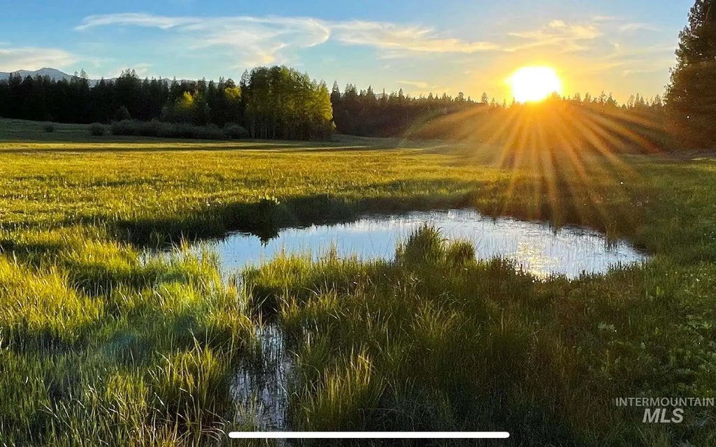 ±1812 Acres Big Creek, Cascade