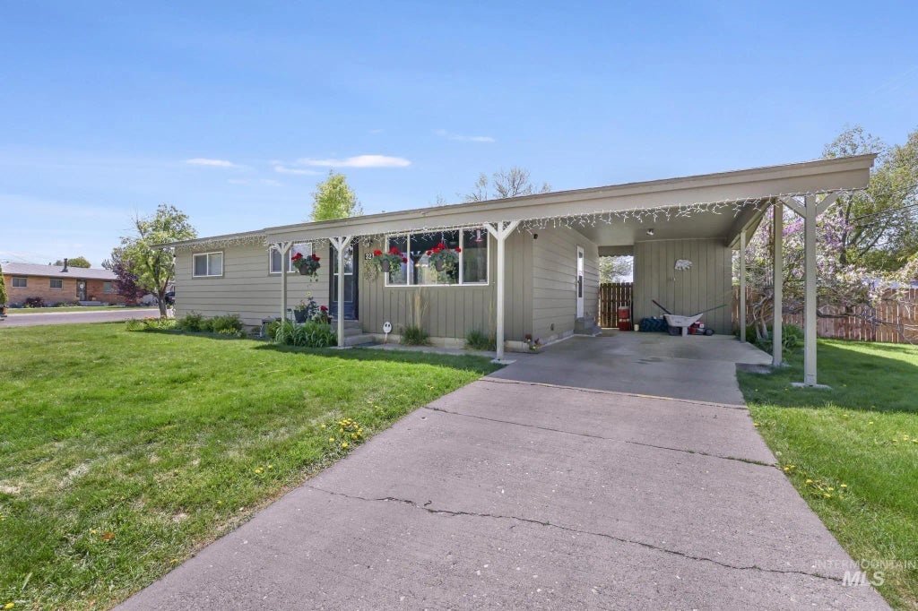 321 Dennis Drive, Burley