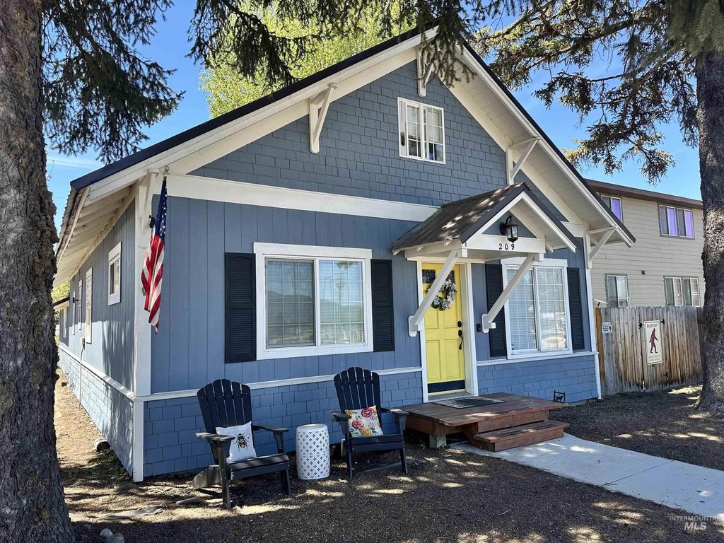 209 S Front St., Cascade