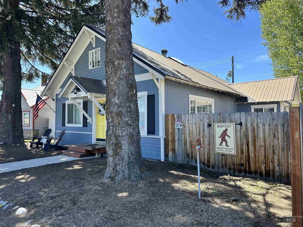 209 S Front St., Cascade