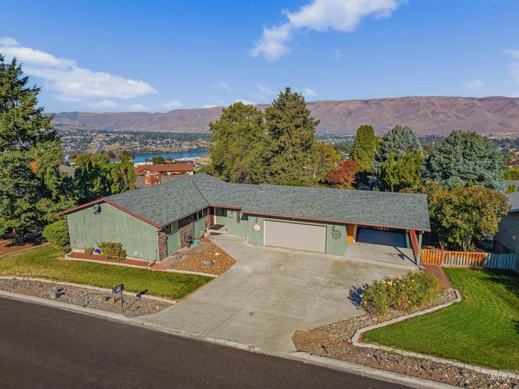 3016 Mayfair Ridge, Lewiston