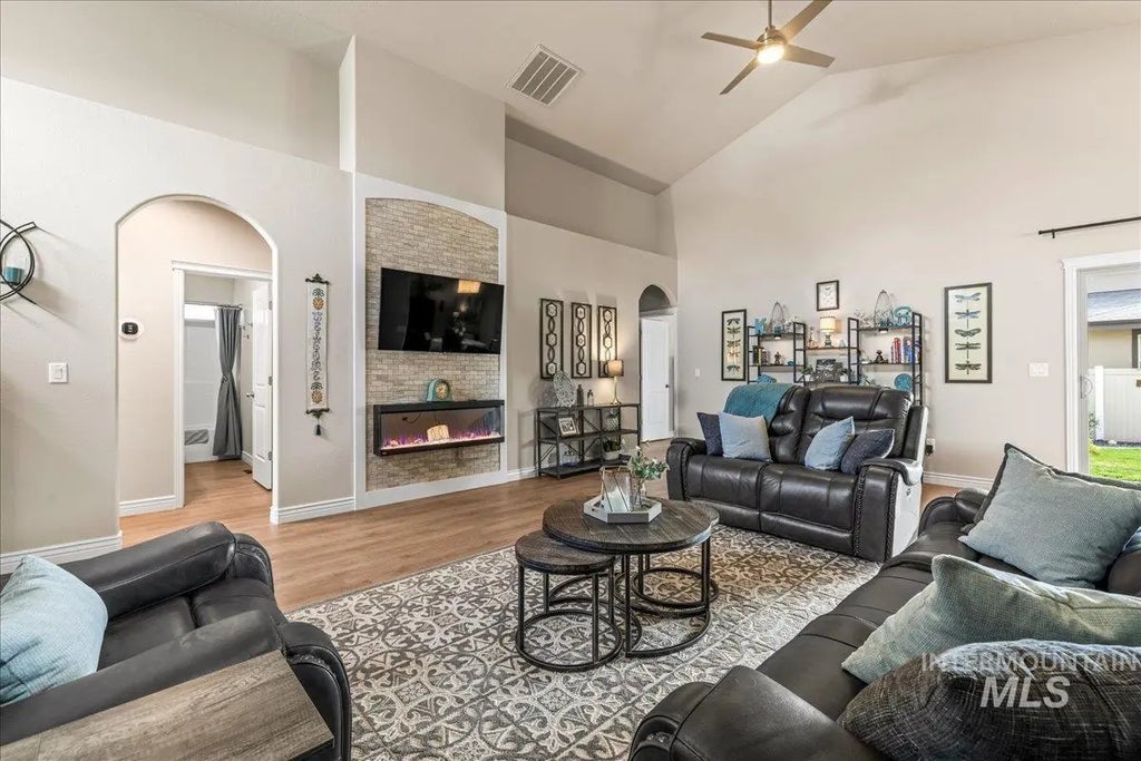 10395 Mckinley St, Nampa