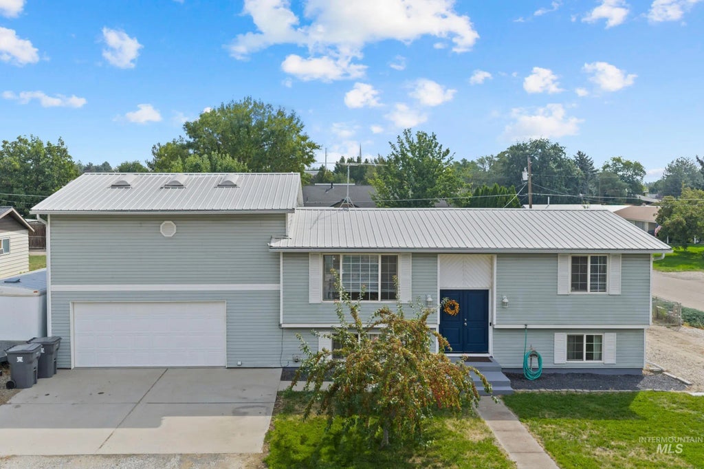 1104 N B Street, Parma