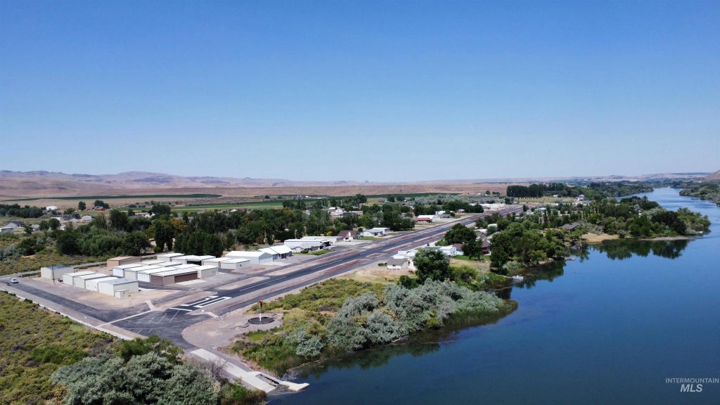 10514 Airpark Loop, Melba