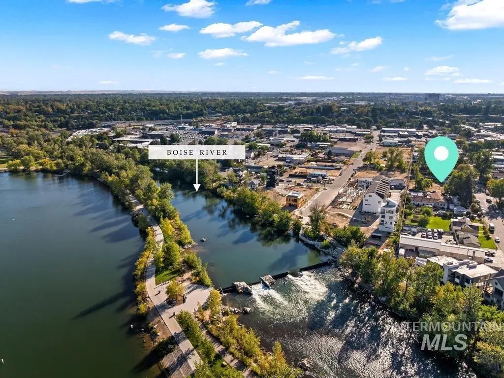 208-212 E 34th, Garden City