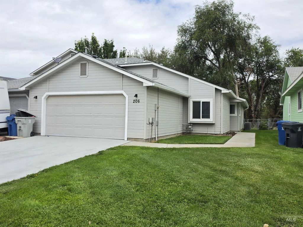 206 S Valley Dr., Nampa