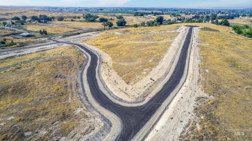 3288 Fly By Rd., New Plymouth