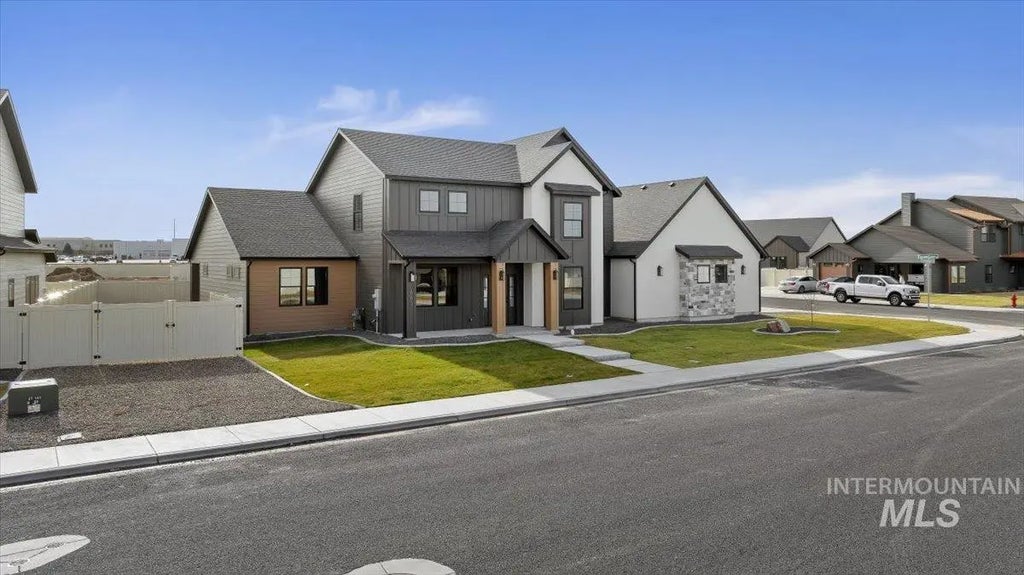 663 Canyon Crest Drive W, Twin Falls