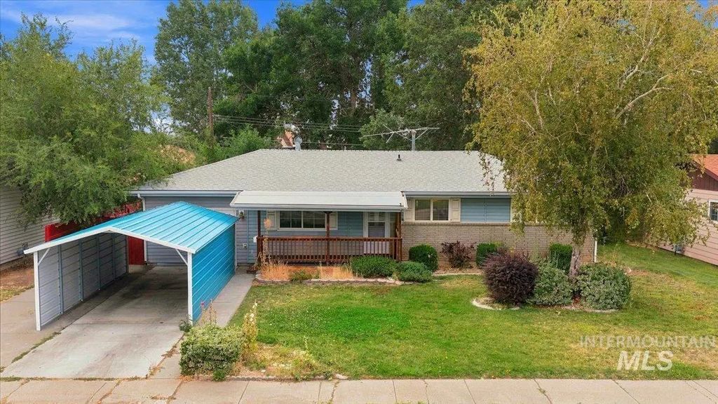1188 Phelps Dr, Mountain Home