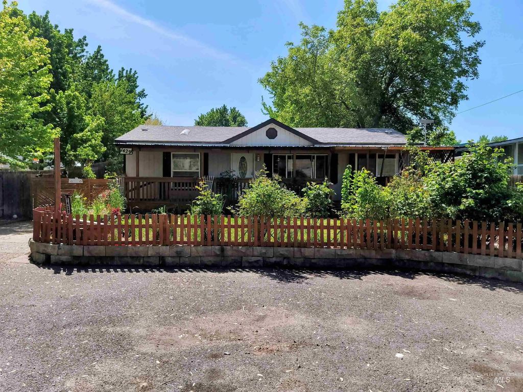1429 Maple St., Clarkston