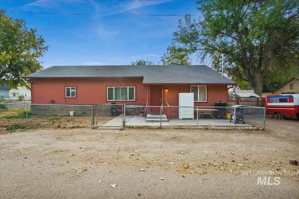 110 N 7th St, Parma