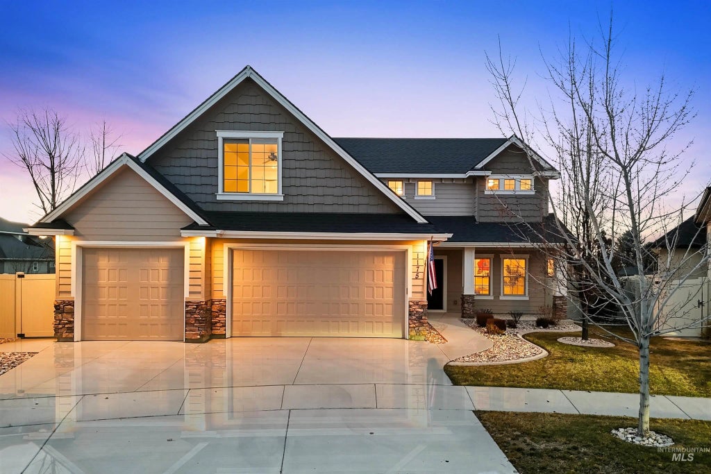 1175 N Champions Pl, Eagle