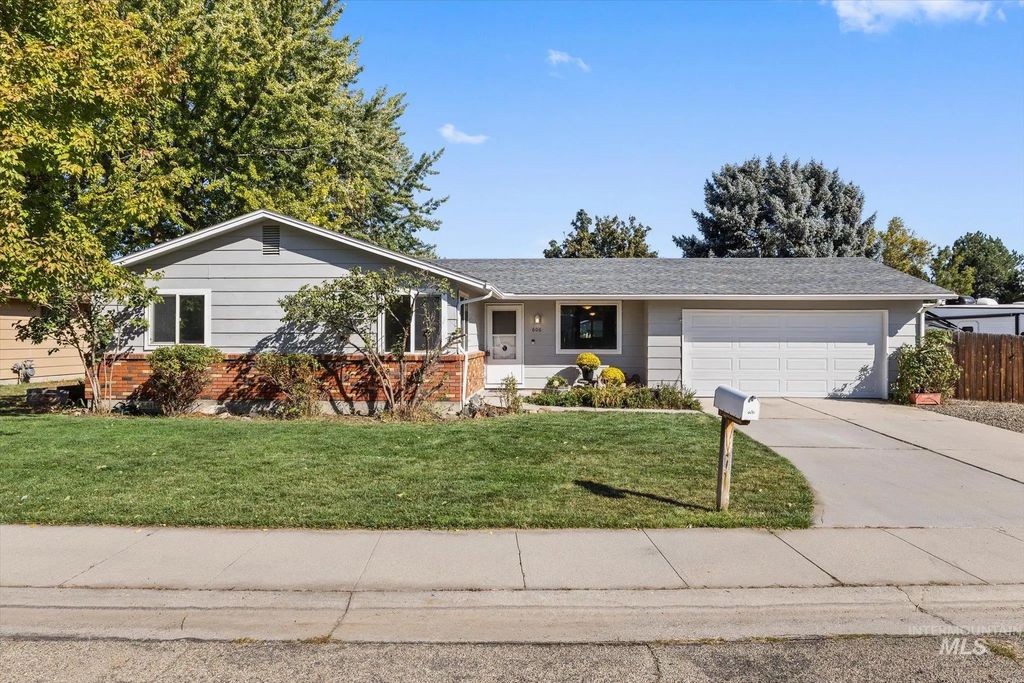 606 W Lawndale Dr, Meridian