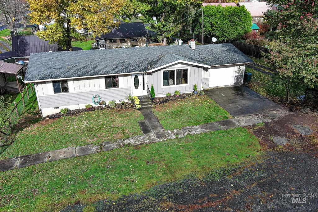 814 8th Street, Kamiah