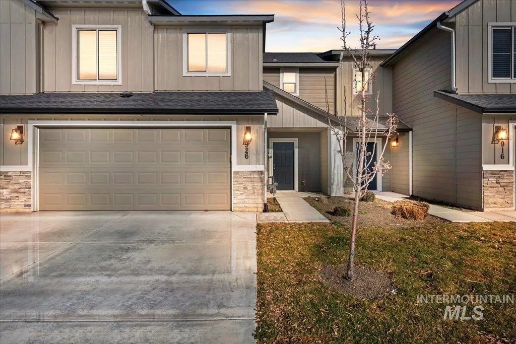 926 W Woodpine St, Meridian