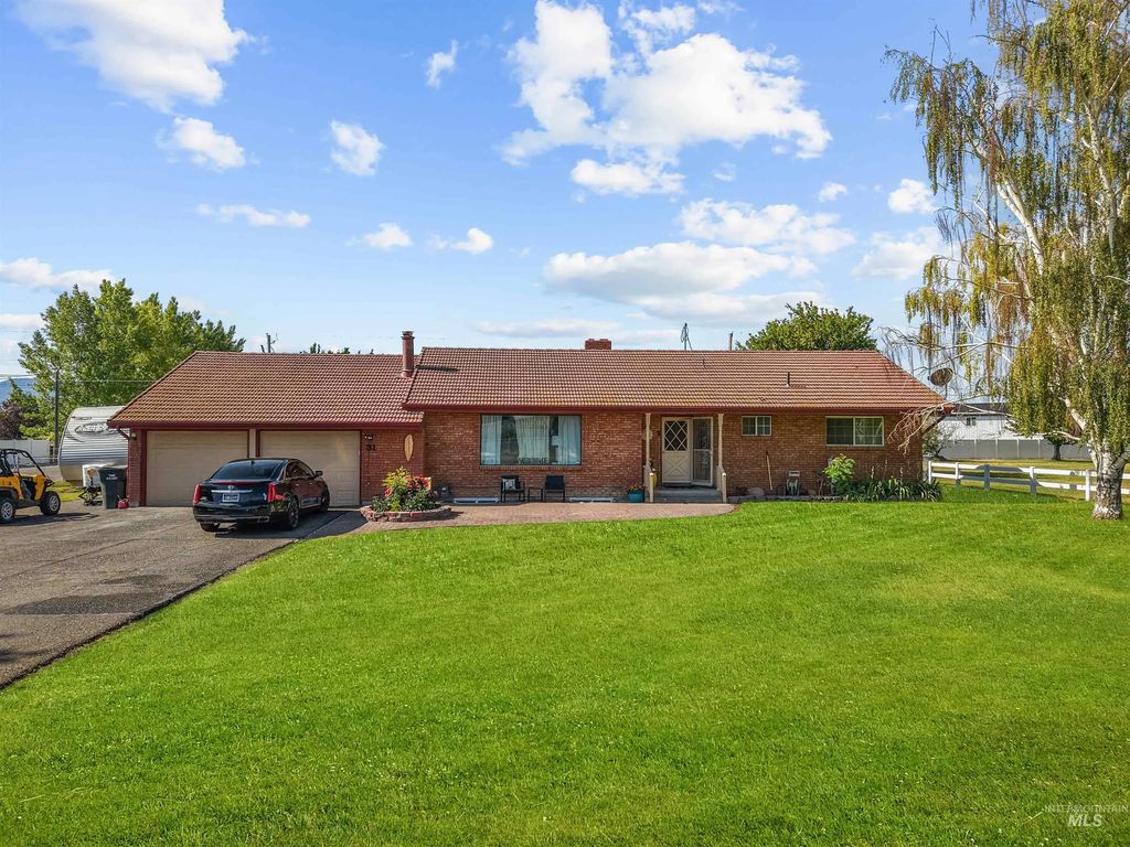 31 W 208 S, Burley