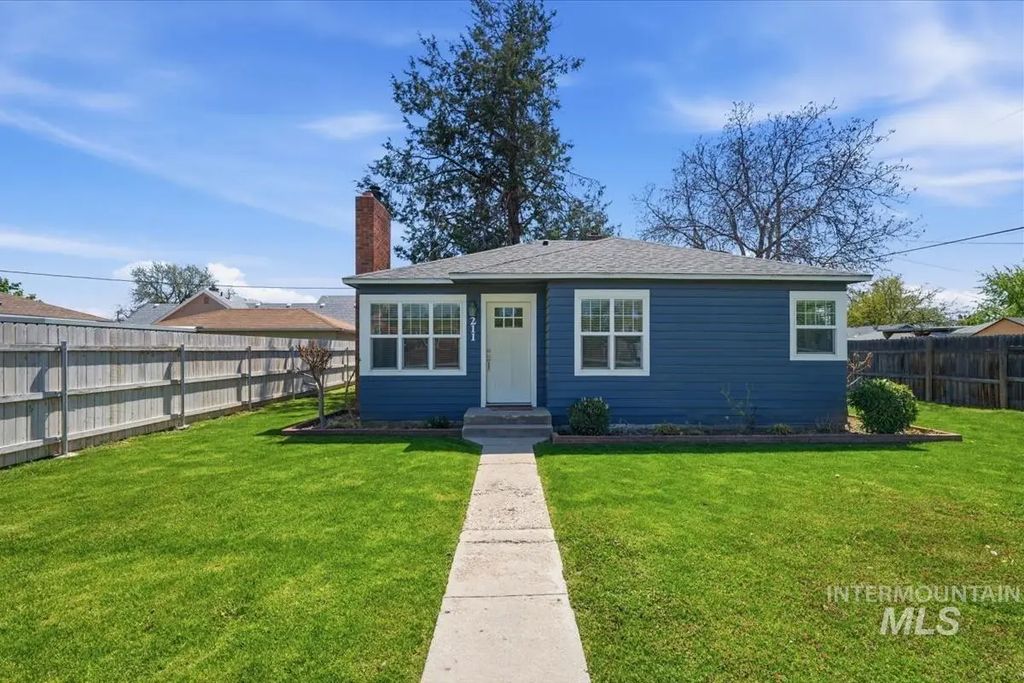 211 W. Dewey Ave., Nampa