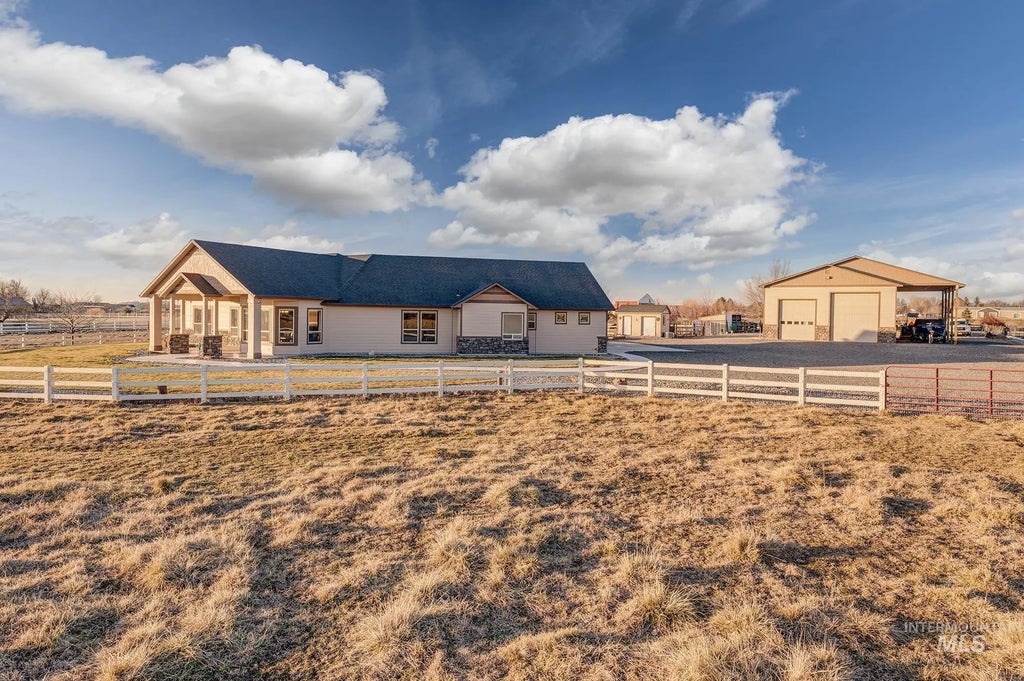 6916 E Brindle Point Dr, Nampa