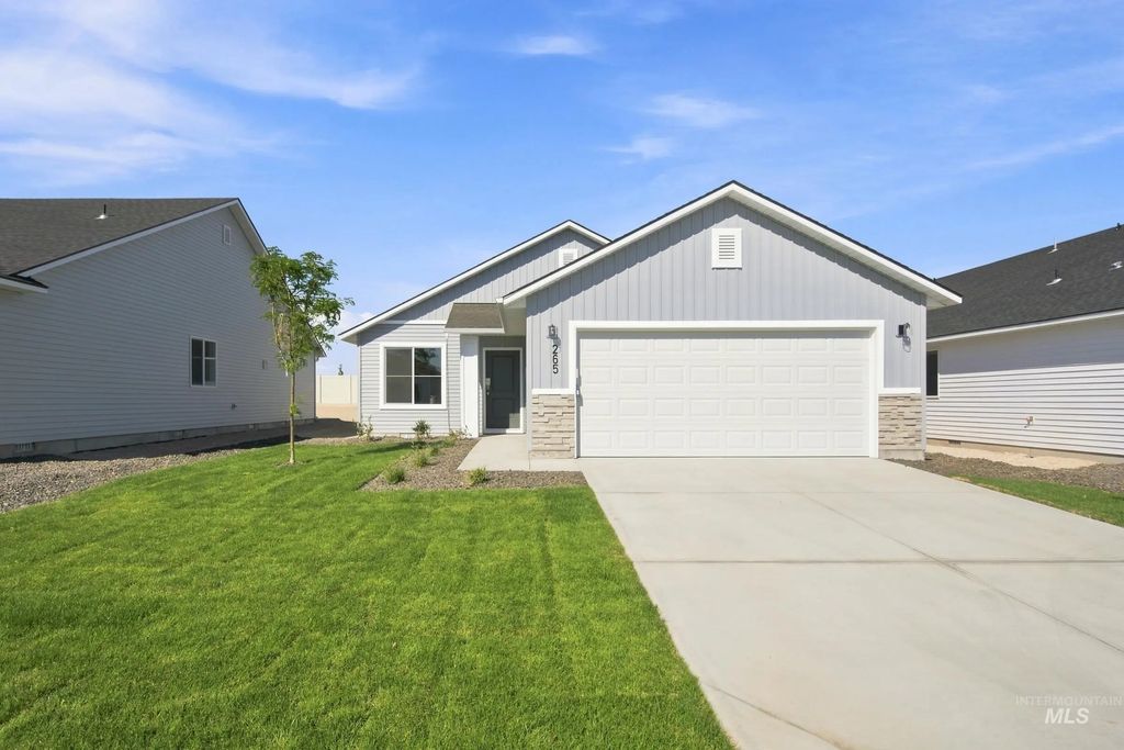240 N Tideberry Ave, Kuna