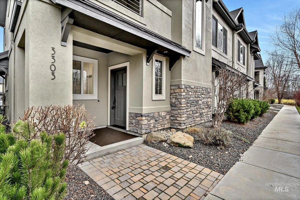 3303 E Front Runner Ln, Boise