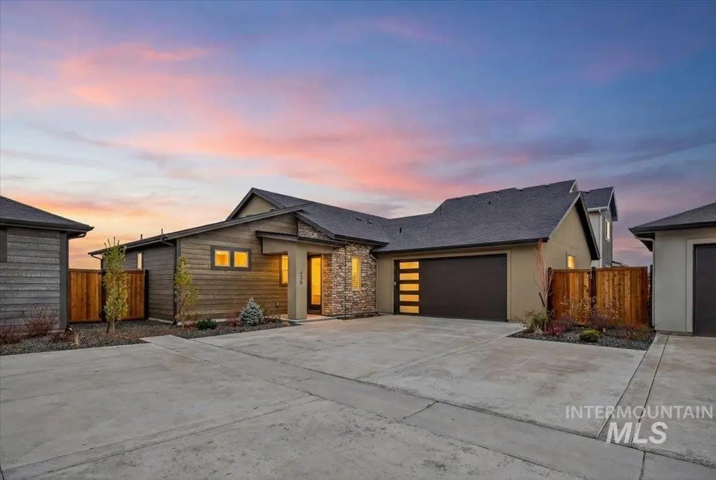 438 S Big Star Ln, Eagle