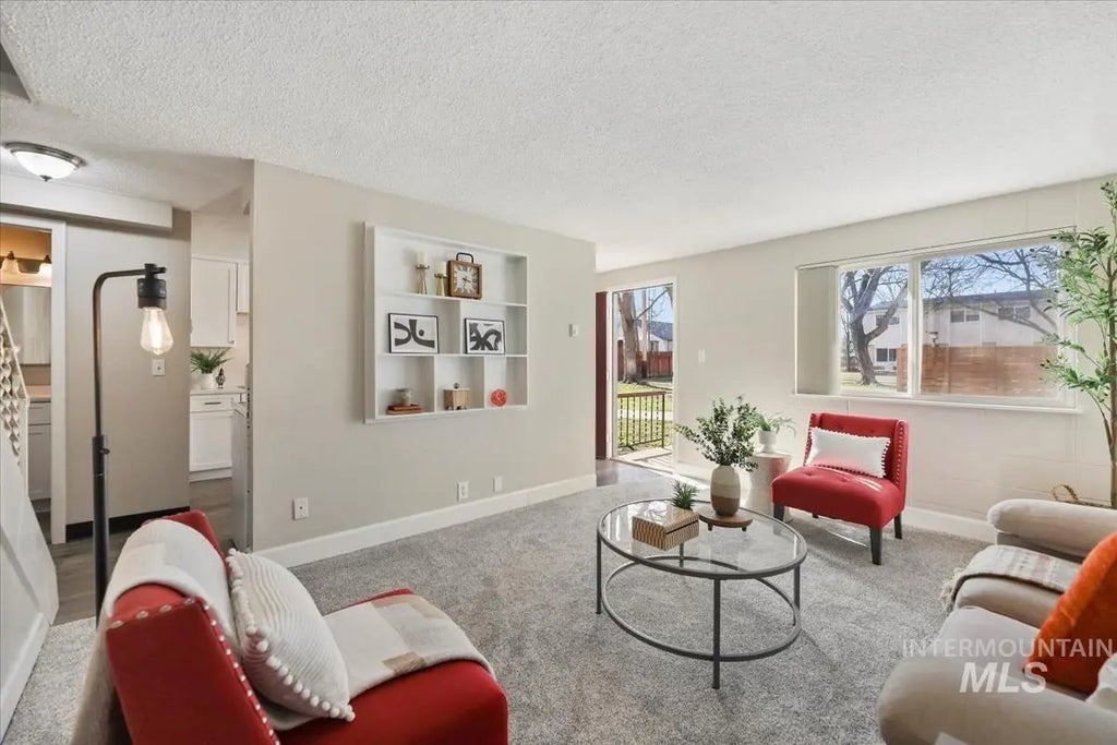 952 S Curtis Rd, Boise