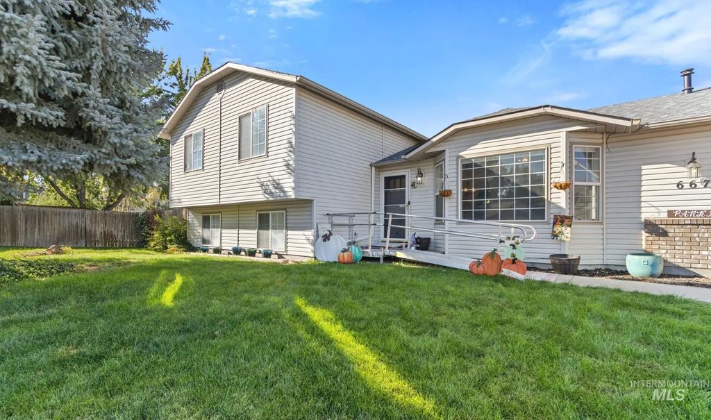 667 E Grouse Ct, Meridian
