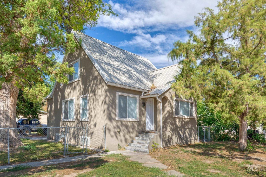 501 E Grove Ave, Parma