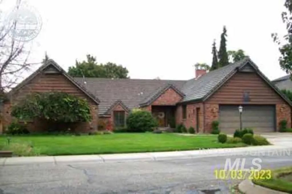 3760 N Gramarcy, Garden City