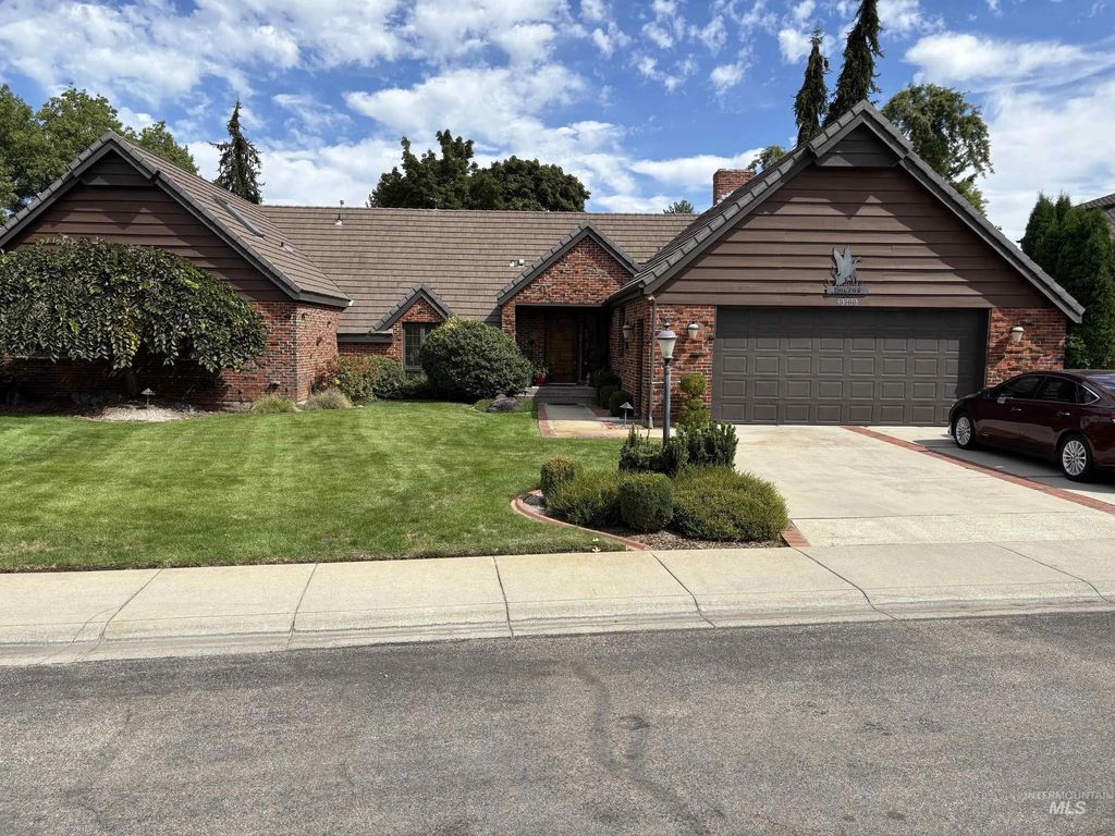 3760 N Gramarcy, Garden City