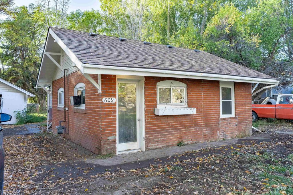 609 S F Street, Rupert