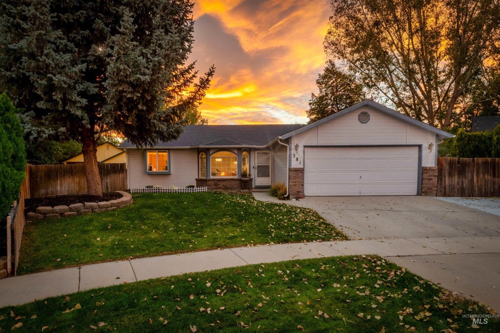 381 E Daniel Ct, Kuna