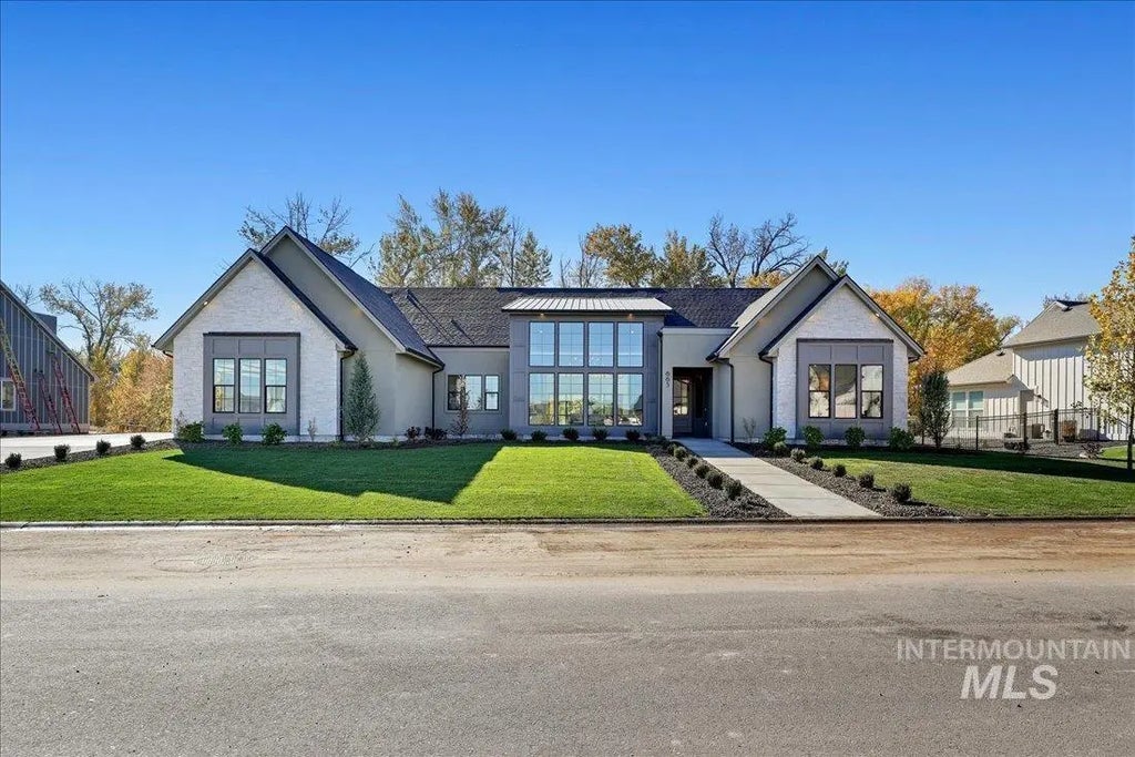 665 Watkins Ave, Middleton