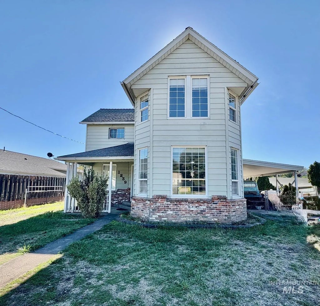 1239 Sycamore Street, Clarkston