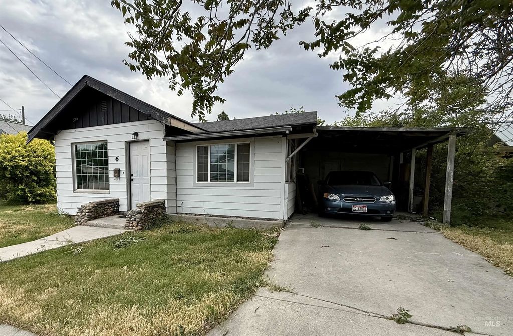 6 N Fairview St, Nampa