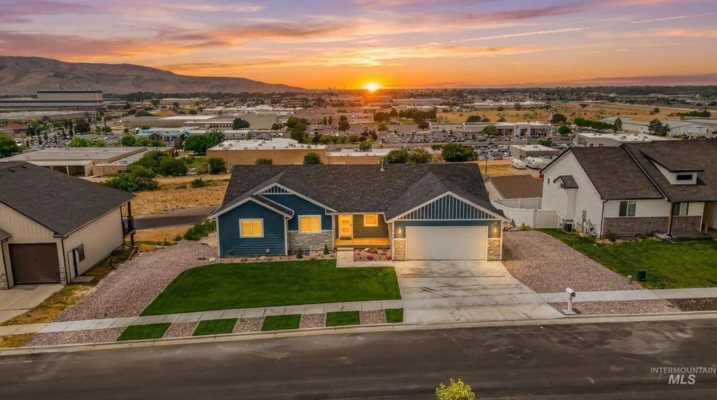 1114 Dolostone Dr, Pocatello