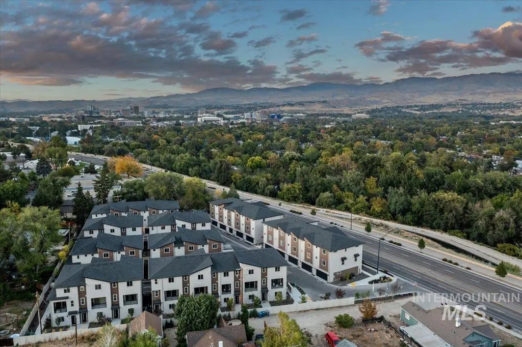 1721 S Rock View Ln, Boise