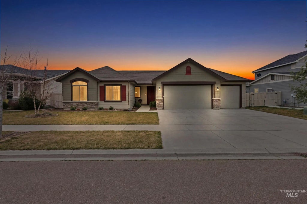 917 Silver Springs St, Middleton